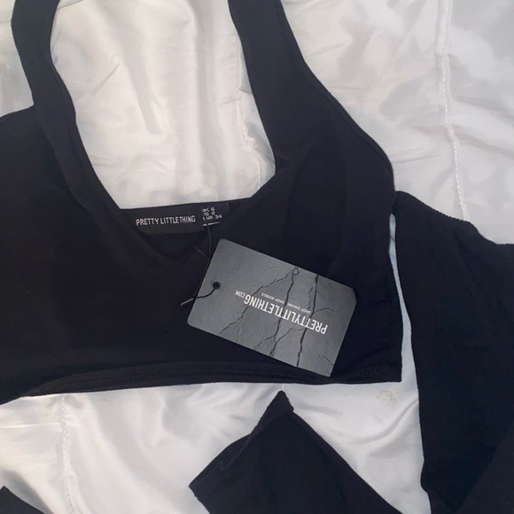 Black Halterneck Cold Shoulder Crop Top in size 2 - Picture 2 of 4